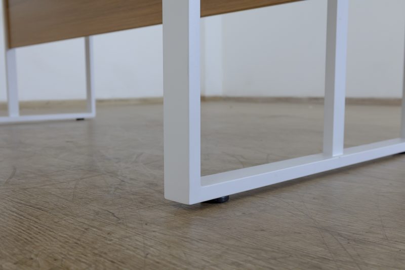 d0524 - 2.4m conference table