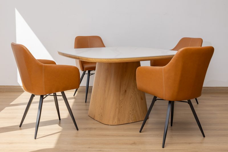 siya dining table + 4 belfast chairs