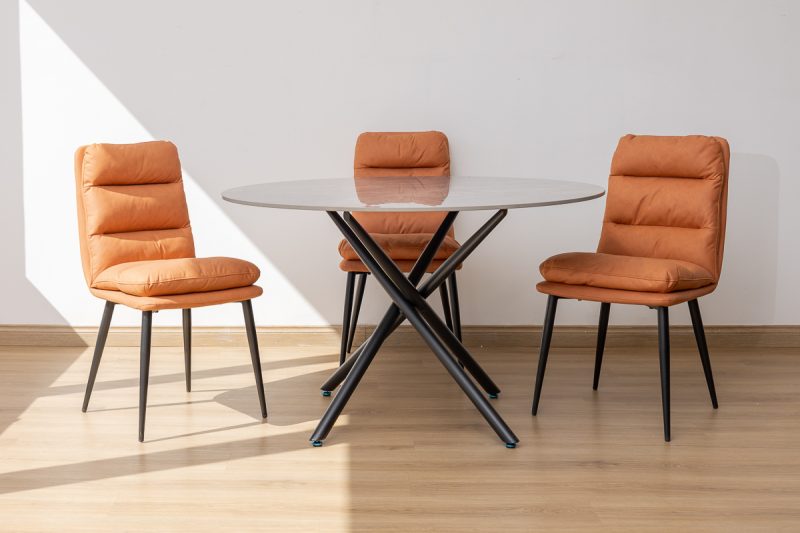 karie dining table + 4 mimo chairs